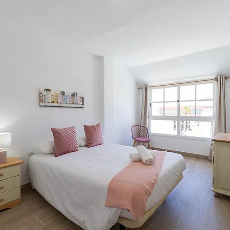 Apartamento En El Castillo Con Piscina